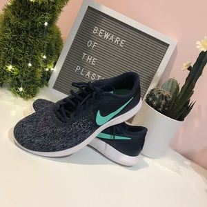 Nike flex women’s running shoes